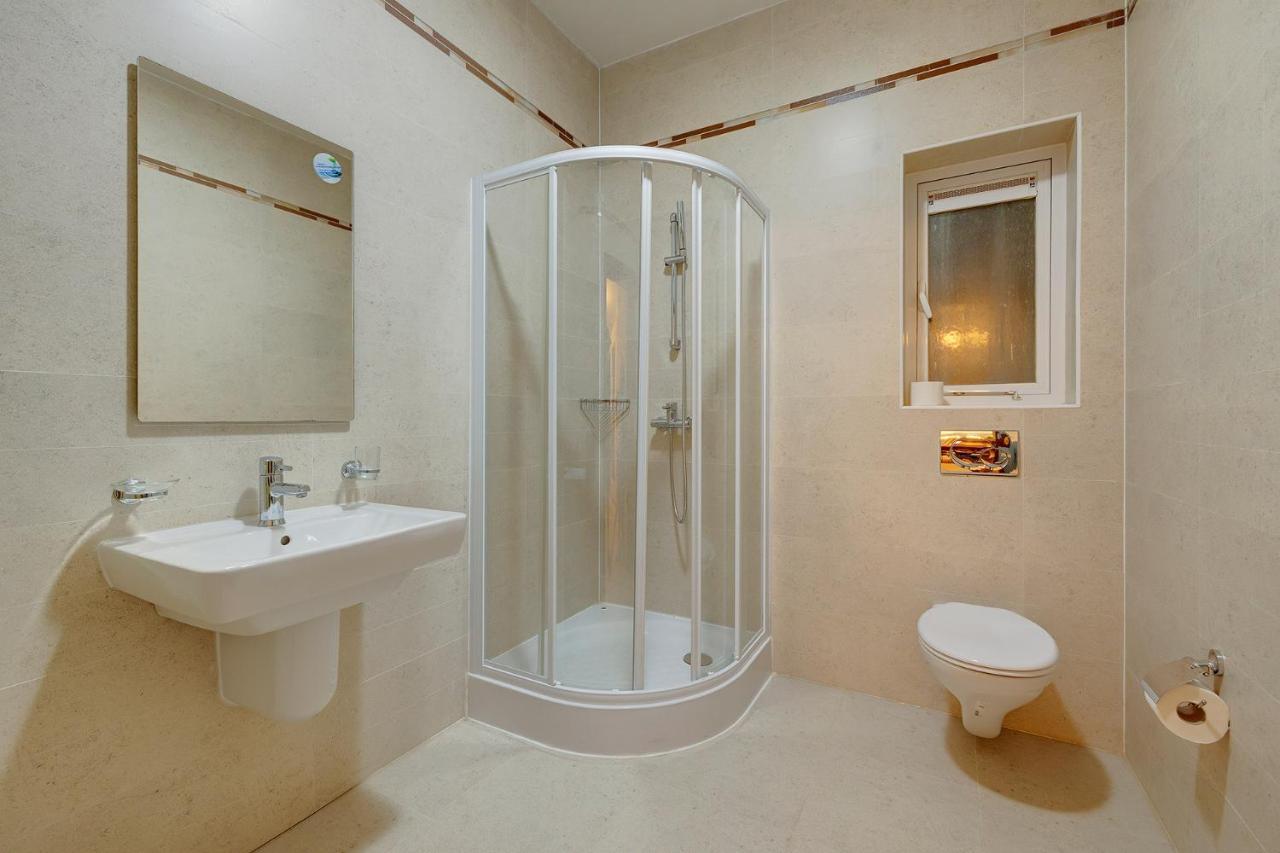 Seafront Lux Apart Inc Pool, Upmarket Area 斯利马 外观 照片