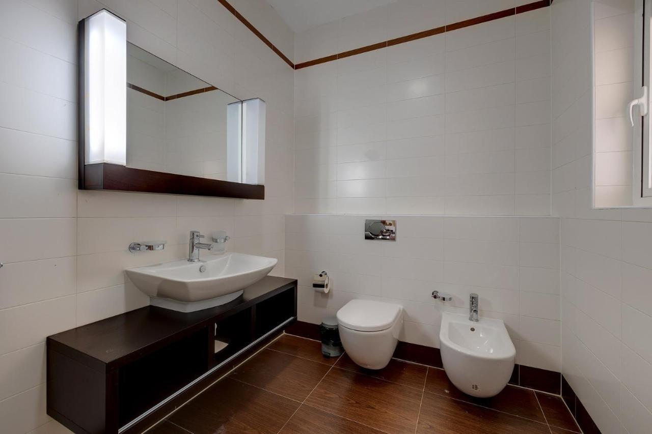 Seafront Lux Apart Inc Pool, Upmarket Area 斯利马 外观 照片